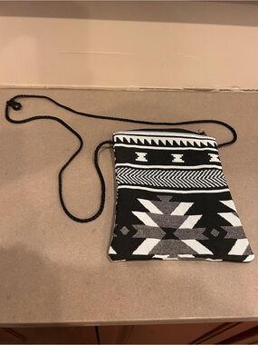 Bag Aztec Black & White Pattern Crossbody Bag - Women's Shoulder Purse